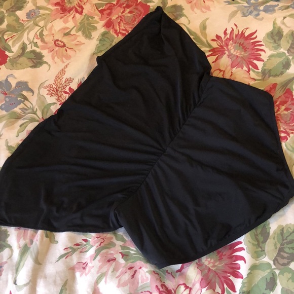 LIZ CLAIBORNE Size 16W Swim Skirt with Brief BLACK Modest Bikini
$49 NEW - Picture 4 of 11